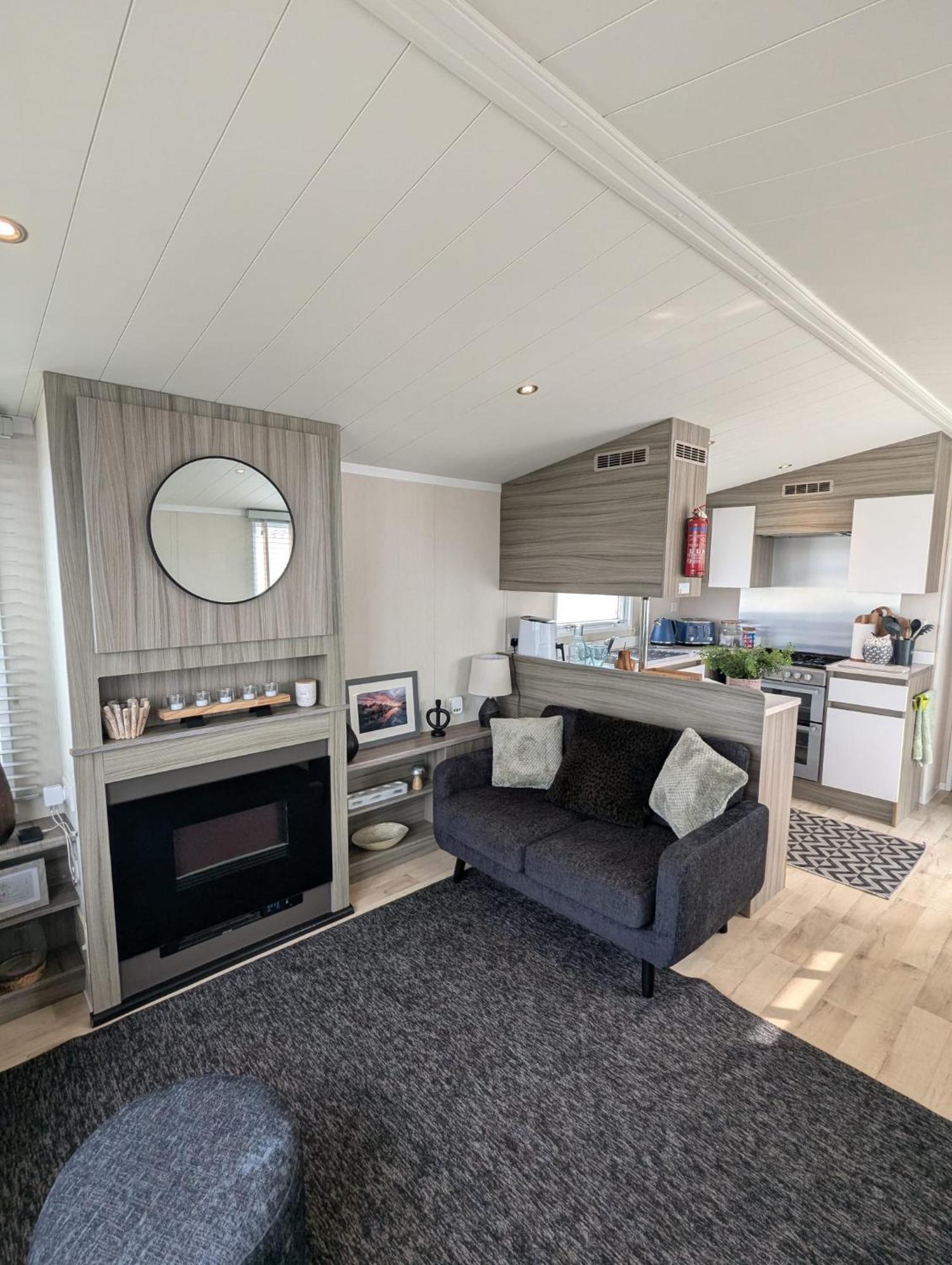 Beautifully Presented Dog Friendly Caravan On Very Popular Littlesea Holiday Haven Park Weymouth Wyke Regis Exterior foto