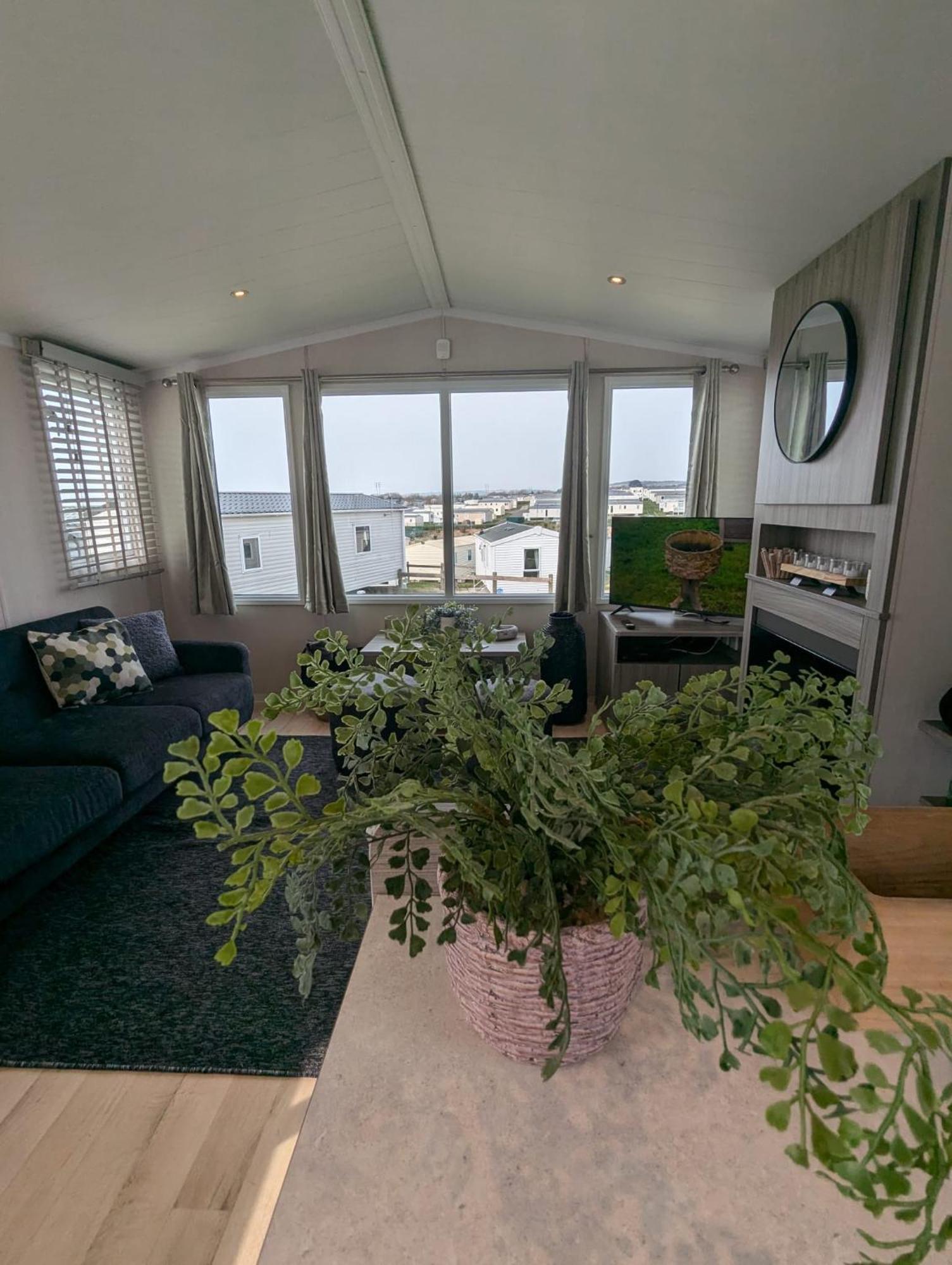 Beautifully Presented Dog Friendly Caravan On Very Popular Littlesea Holiday Haven Park Weymouth Wyke Regis Exterior foto